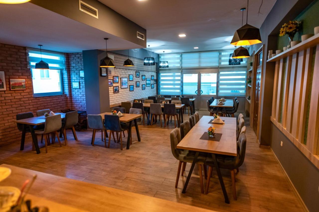 Hotel Oasis Gnojnice エクステリア 写真