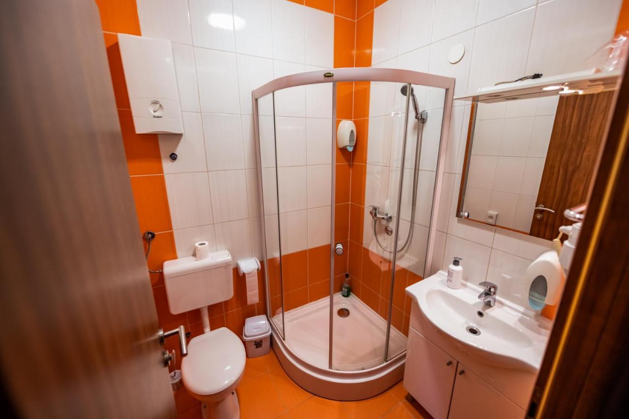 Hotel Oasis Gnojnice エクステリア 写真