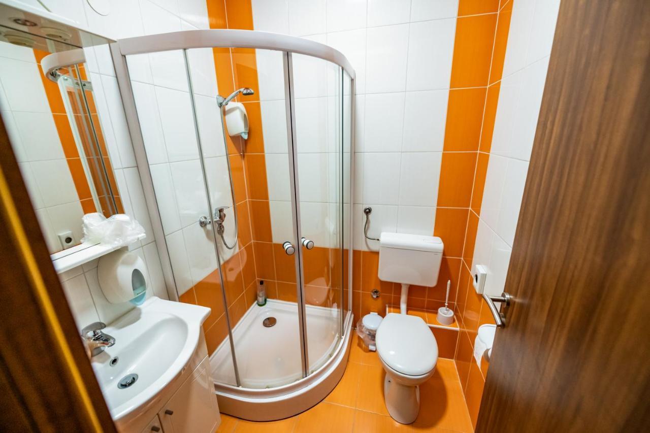 Hotel Oasis Gnojnice エクステリア 写真
