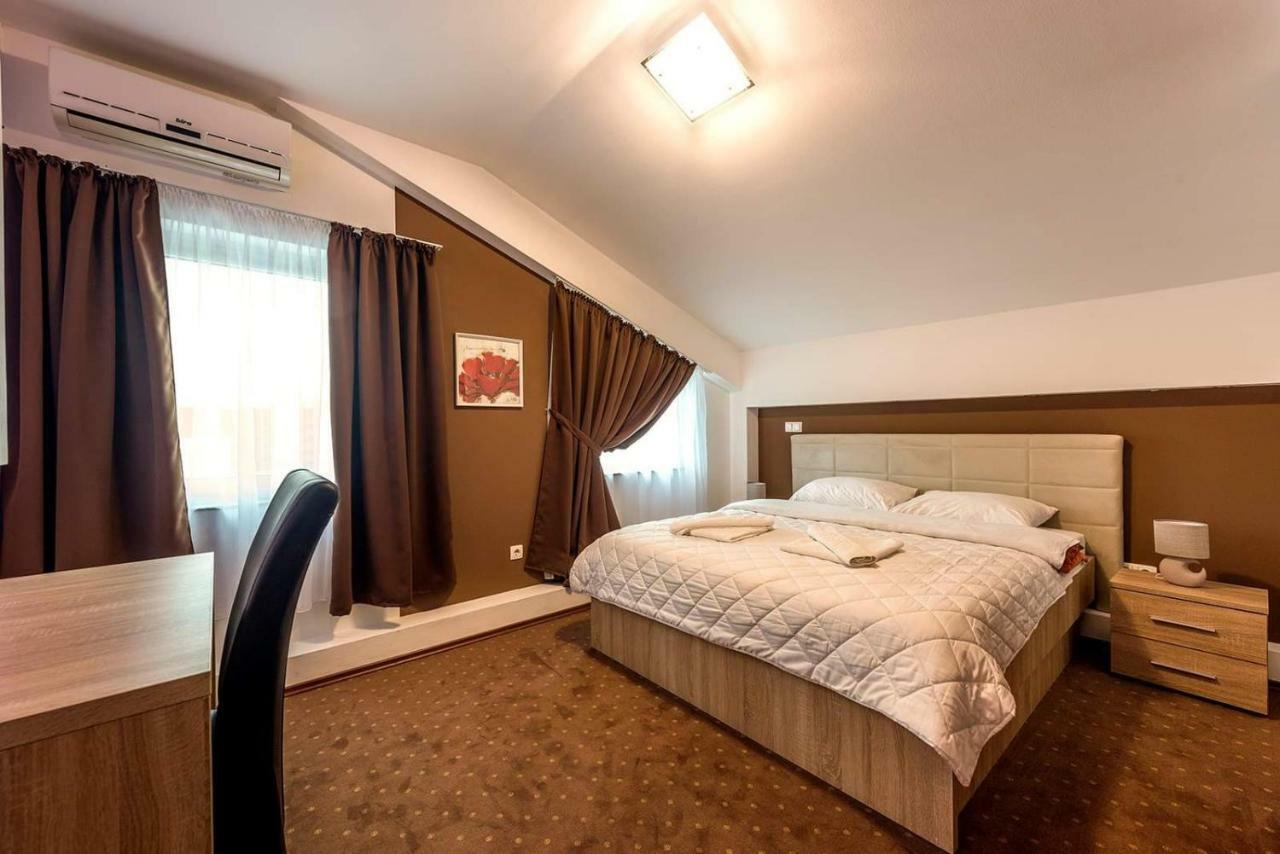Hotel Oasis Gnojnice エクステリア 写真